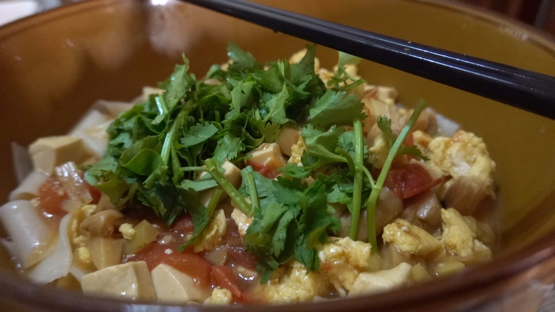 【老司马的日常食堂】一碗鲜香的西红柿鸡蛋豆腐打卤面,给儿子庆生